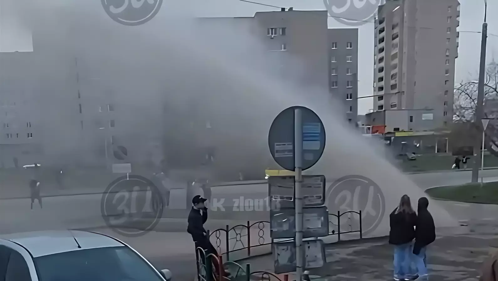 Горячий фонтан забил на улице Клубной в Ижевске
