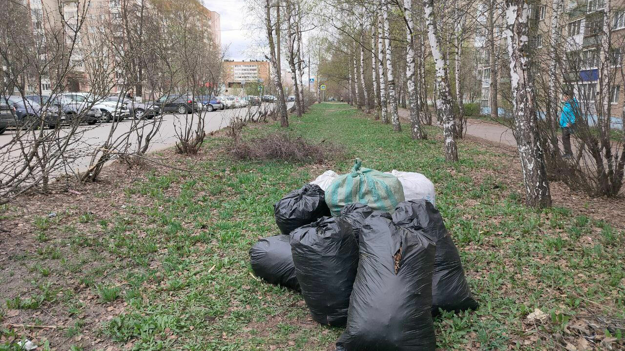 Жители Ижевска: «Обещание вывозить мешки с мусором не выполняют»
