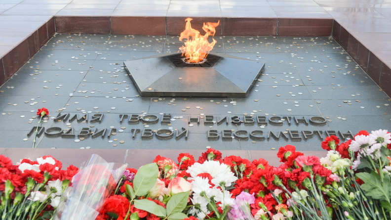 Греческие депутаты потребовали от ЕК разобраться со сносом памятников в честь Победы