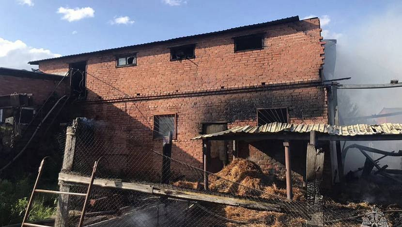 В Удмуртии из-за неосторожного курения подростка сгорел гараж