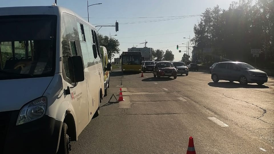 Три человека пострадали при столкновении пассажирских автобусов в Ижевске