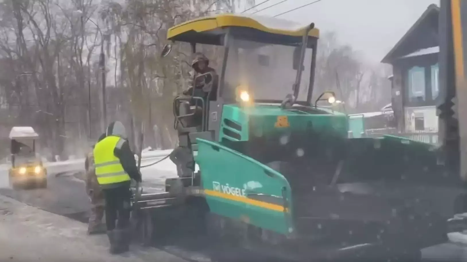 Дорожный ремонт под снегом, жители Ижевска без воды и мыши в блиндажах бойцов