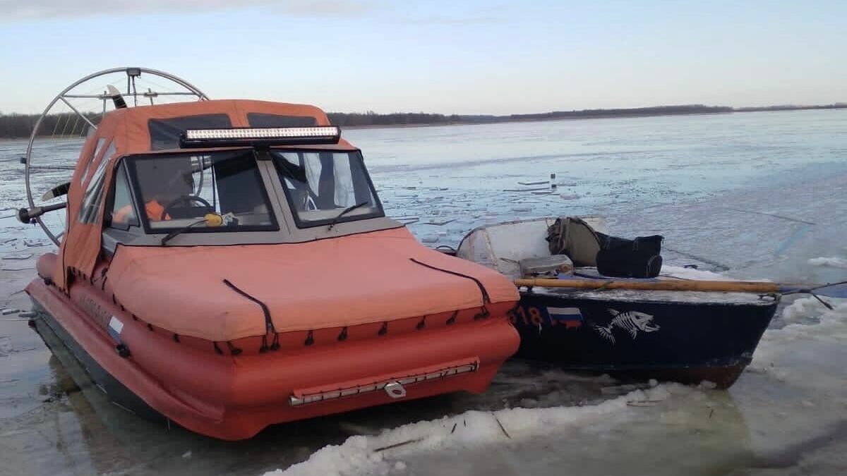 Лодка заполнилась водой: пятерых рыбаков спасли в Удмуртии с острова на реке Белая