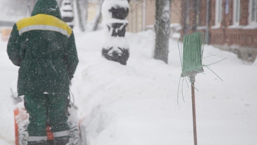 В Сарапуле родителей принуждали к уборке снега в детском саду