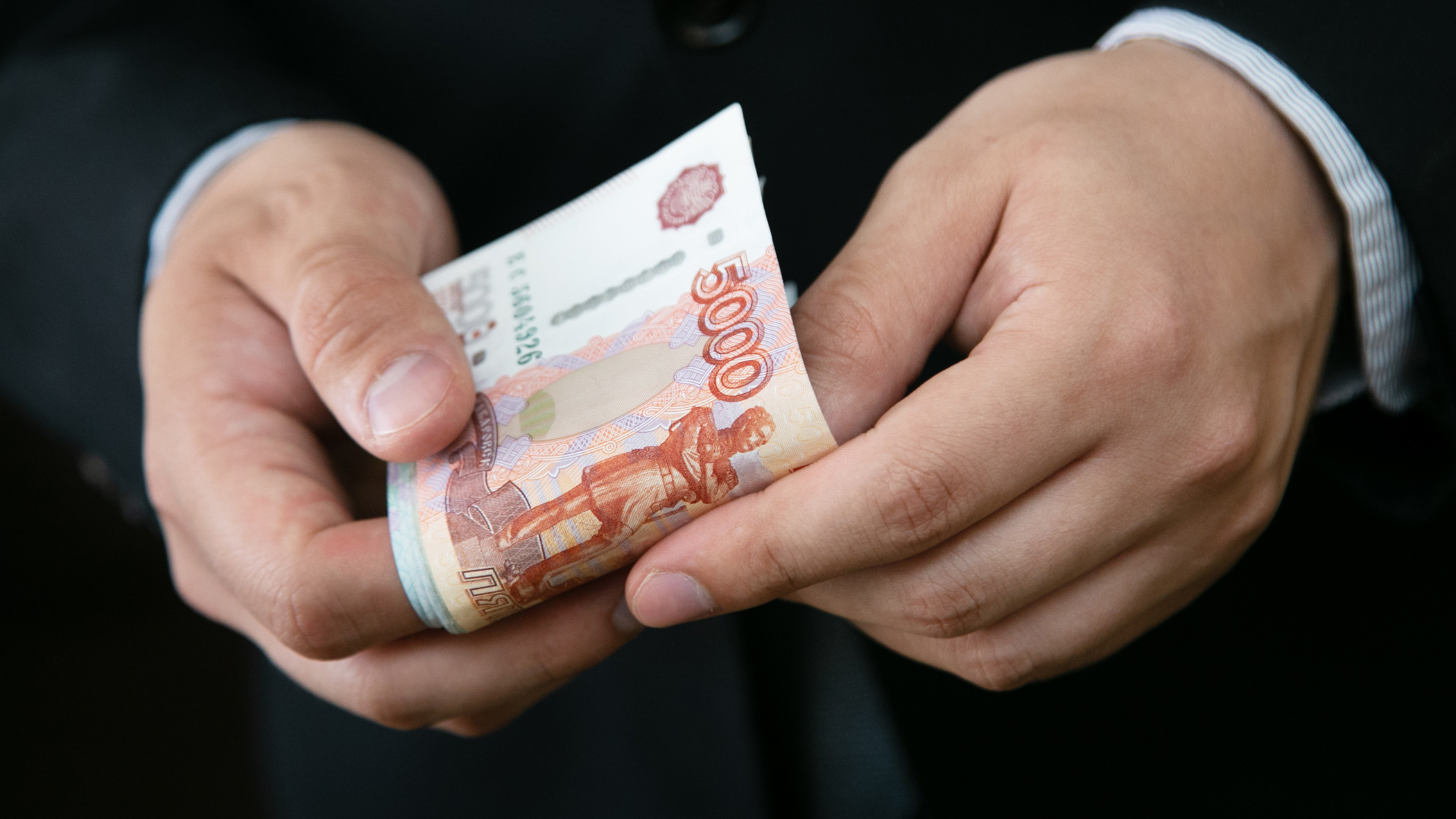 Торговец контрафактом пытался подкупить полицейского в Ижевске