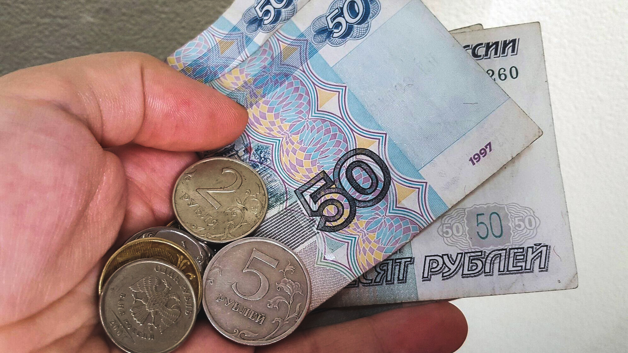 Средняя зарплата жителей Удмуртии за июнь составила 40,6 тысячи рублей