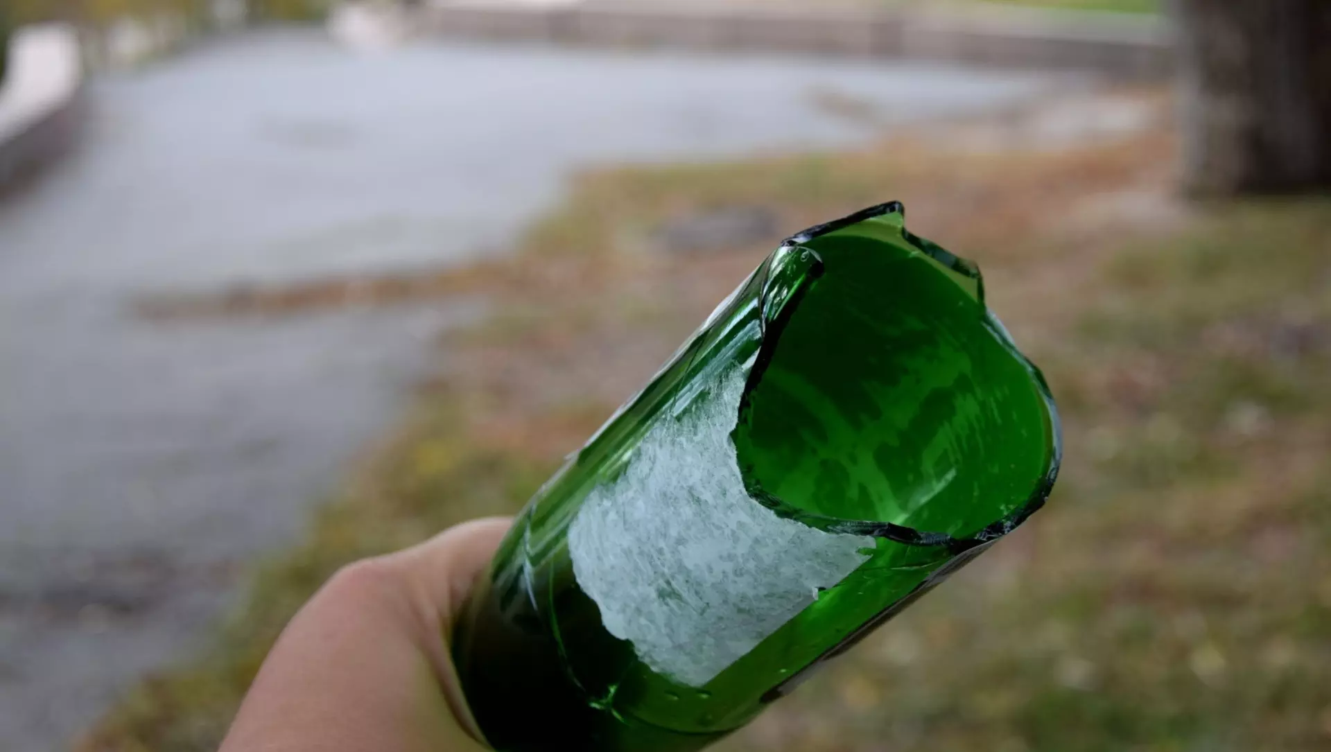 Как разбить бутылку