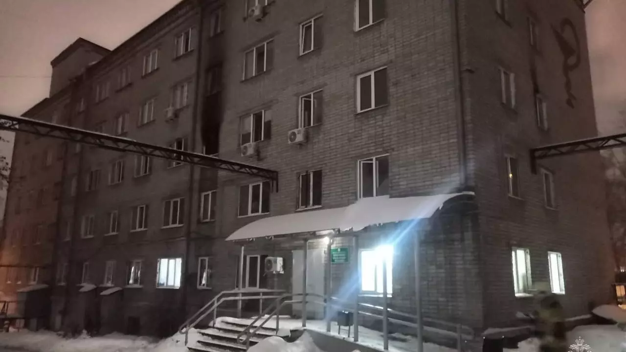25 человек спасли при пожаре в стационаре больницы Ижевска
