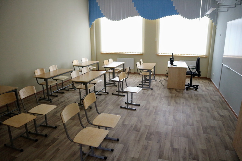 «Уроков мало»: в Ижевске из-за отстранения педагогов детей некому учить