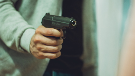 Директору фирмы в Ижевске угрожал убийством мужчина с пистолетом