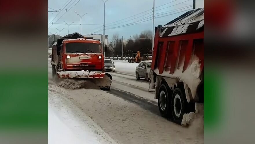 Дорожные рабочие в Ижевске 25 ноября очистят от снега 18 улиц