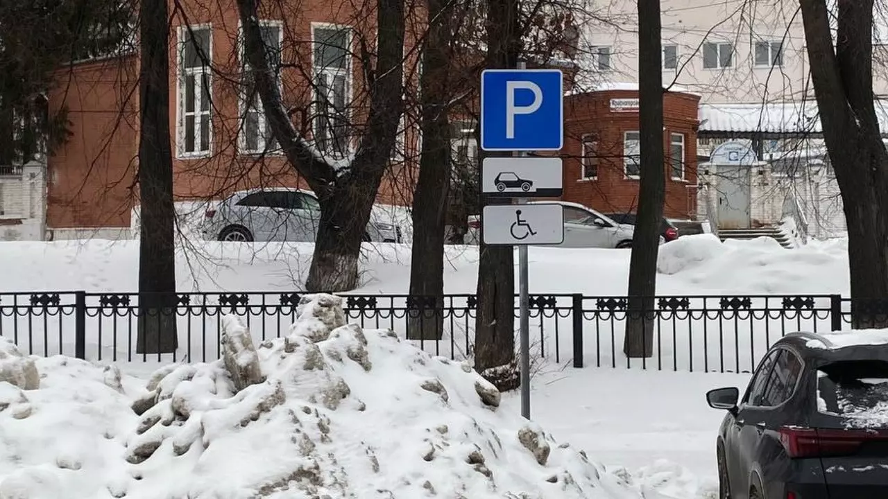 Народный фронт просит власти Ижевска расчистить от снега парковки для инвалидов
