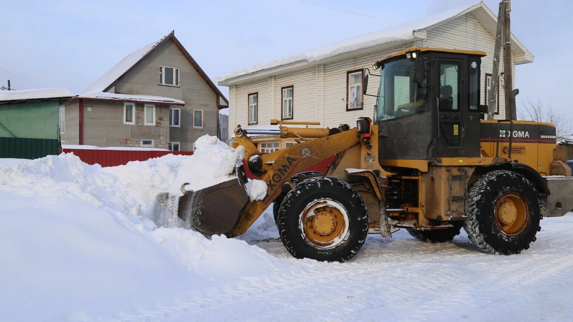 В двух районах Ижевска вывезут снег с 72 участков улиц частного сектора
