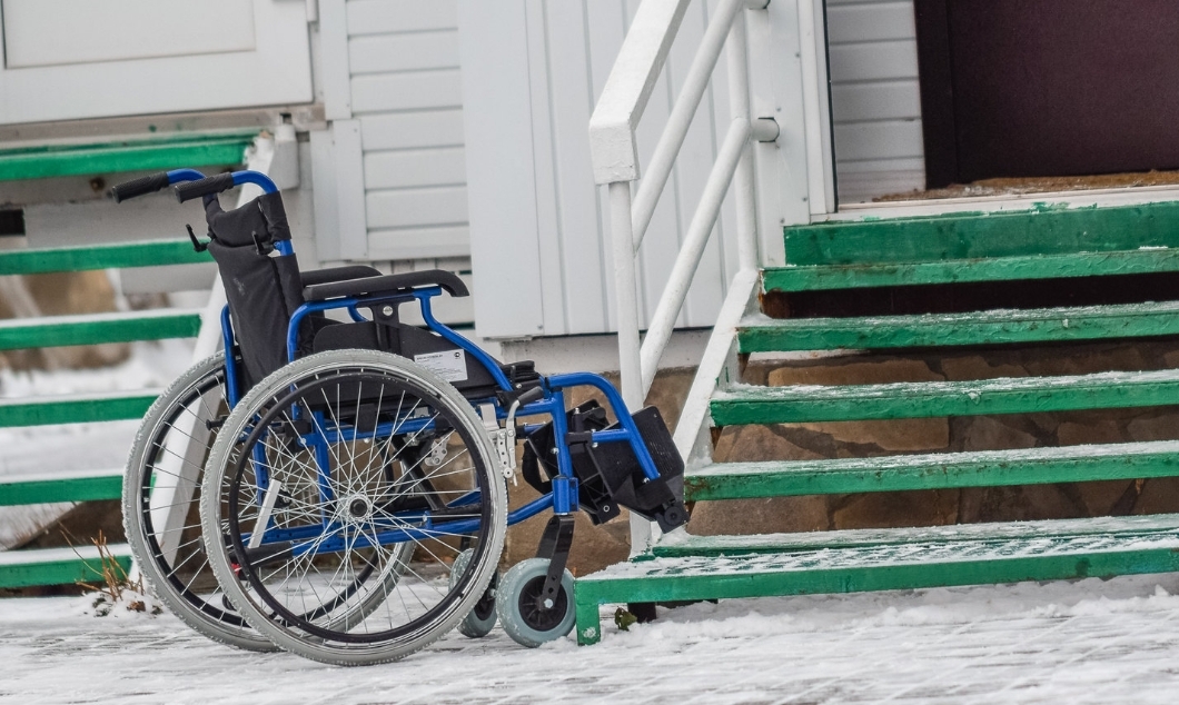Инвалидам III группы в России предоставят право бесплатной парковки