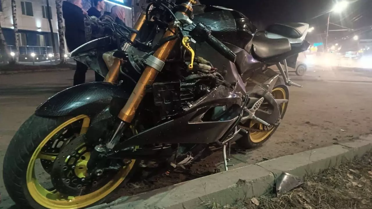 Водитель мотоцикла насмерть сбил женщину в Ижевске