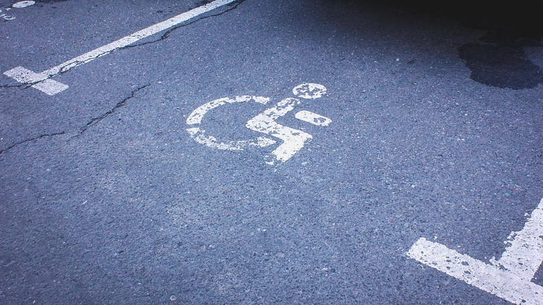 В Сарапуле по суду выделят парковочные места  для инвалидов