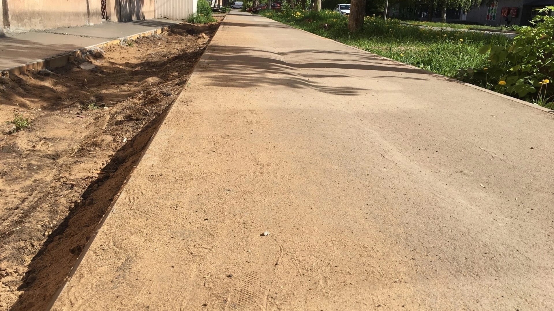 Тротуар в Воткинске пошел волнами