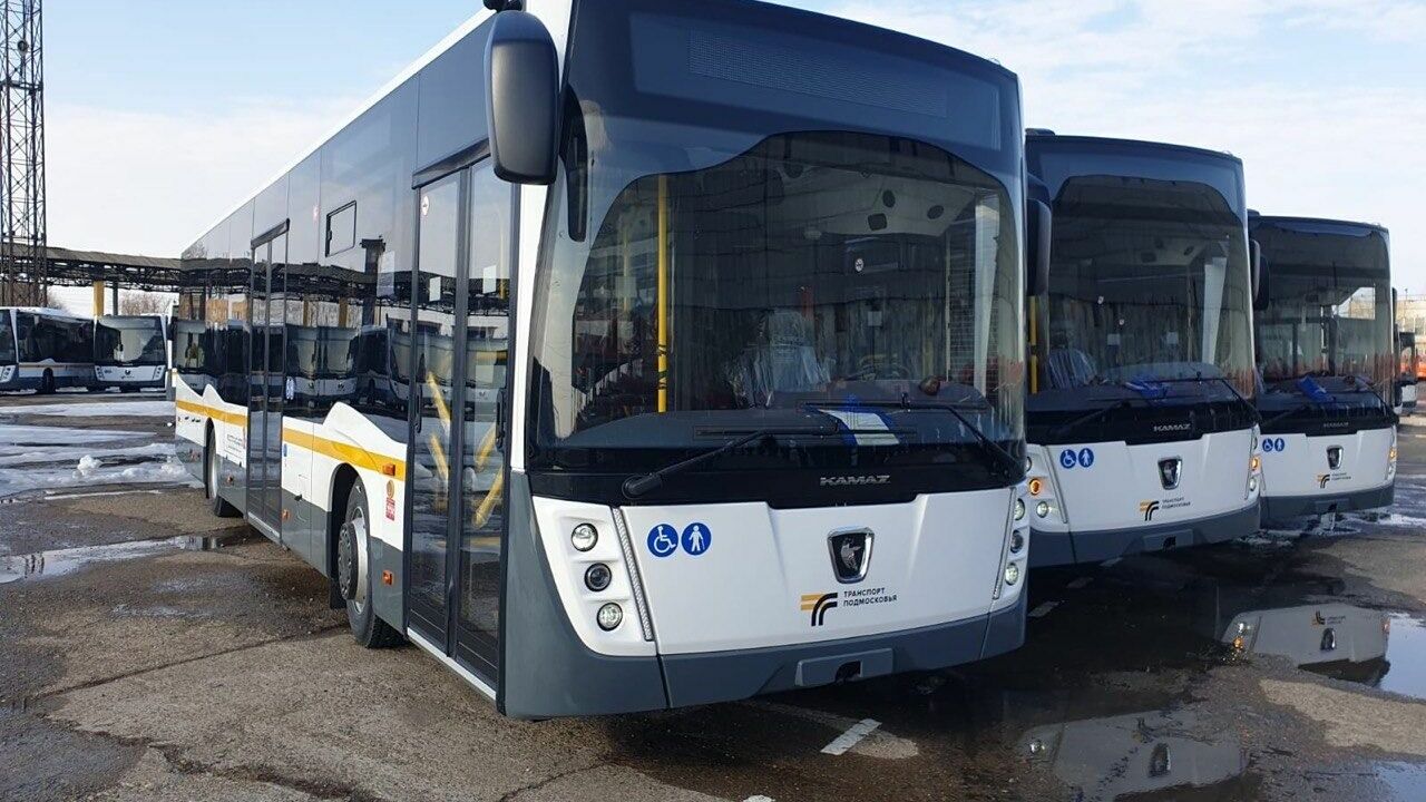 На городских и пригородных маршрутах Подмосковья запустят 400 новых автобусов КАМАЗ