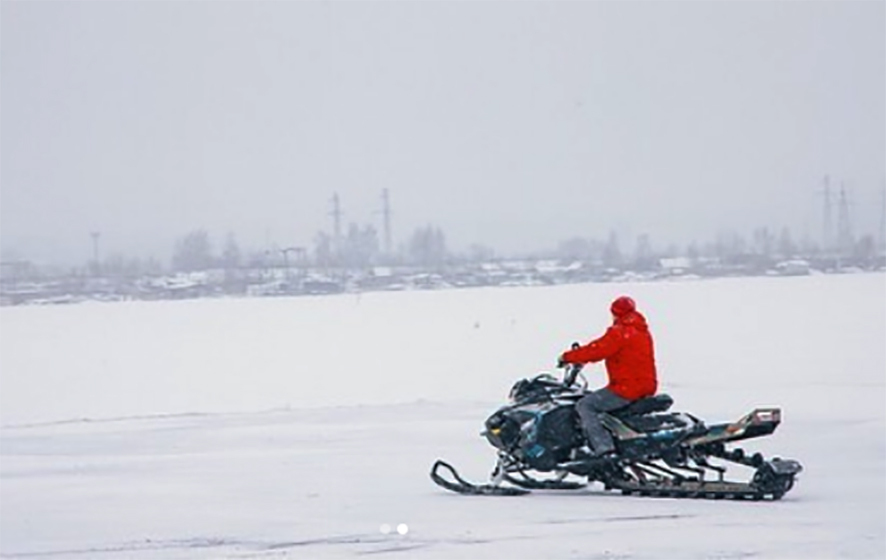 Ижевский дворник-художник Семен Бухарин будет создавать картины снегоходом на пруду