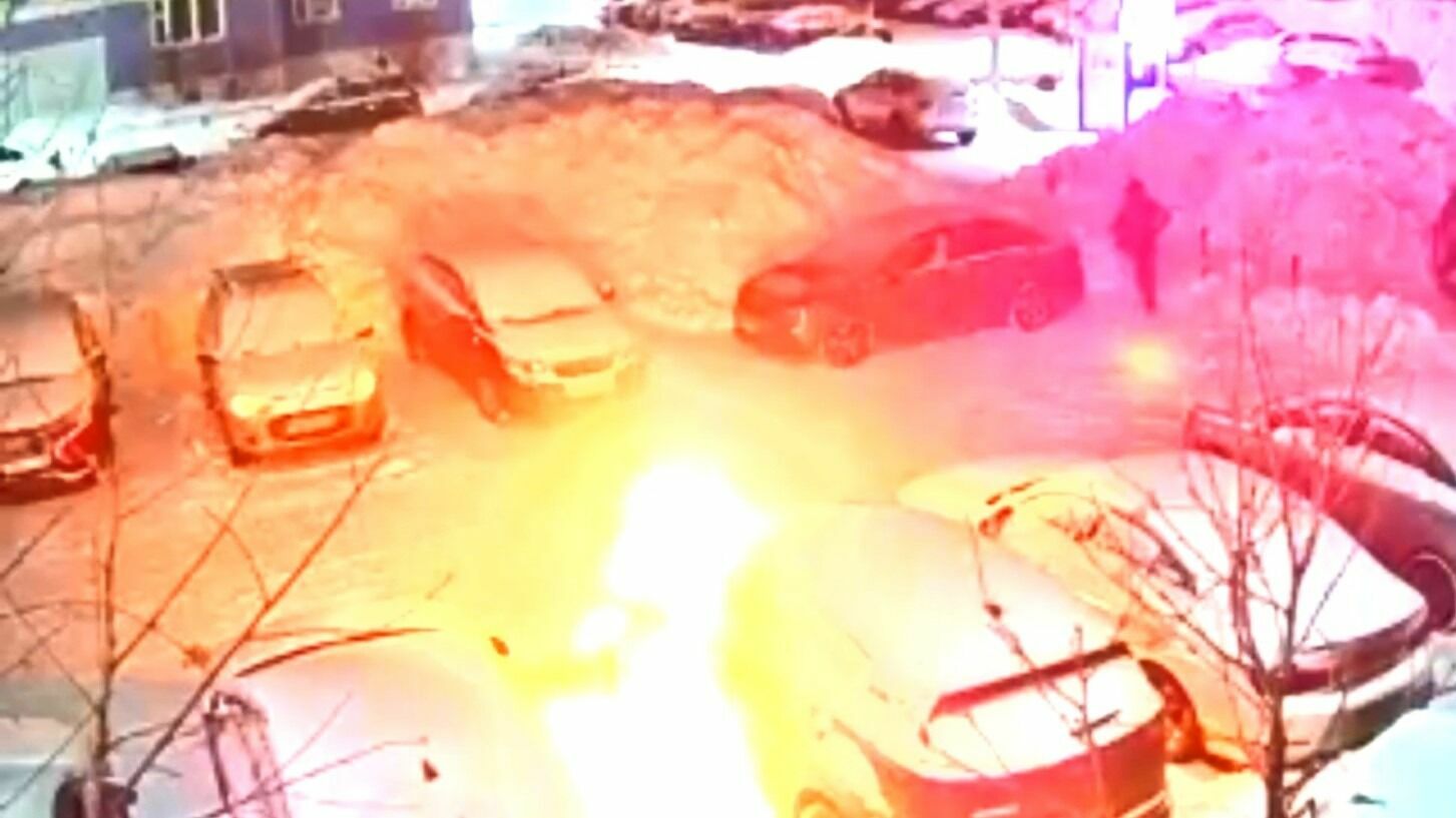 Автомобиль сожгли ранним утром 9 февраля на улице Ильфата Закирова в Ижевске