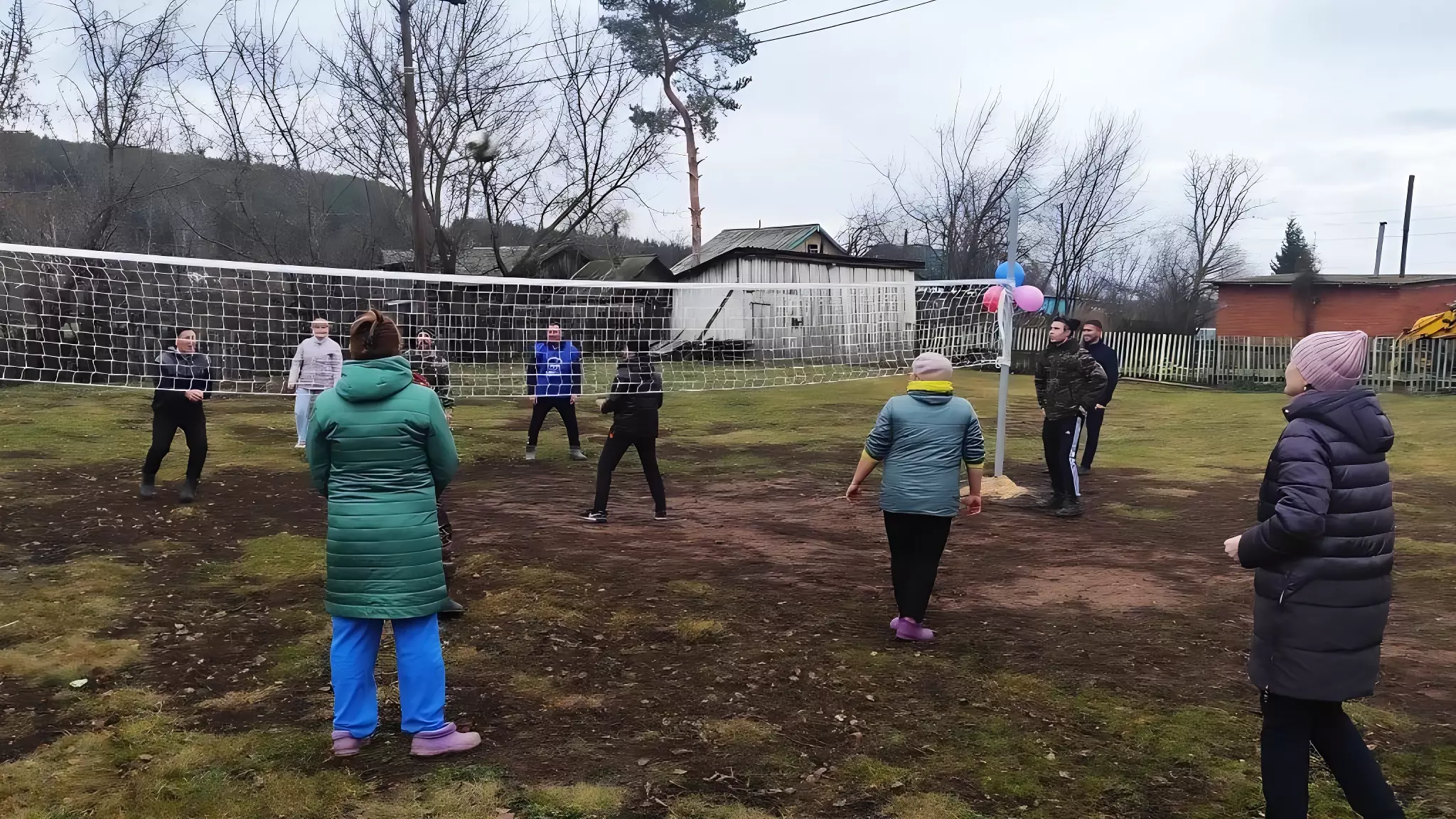 Жители Удмуртии высмеяли новую волейбольную площадку в деревне Ляли