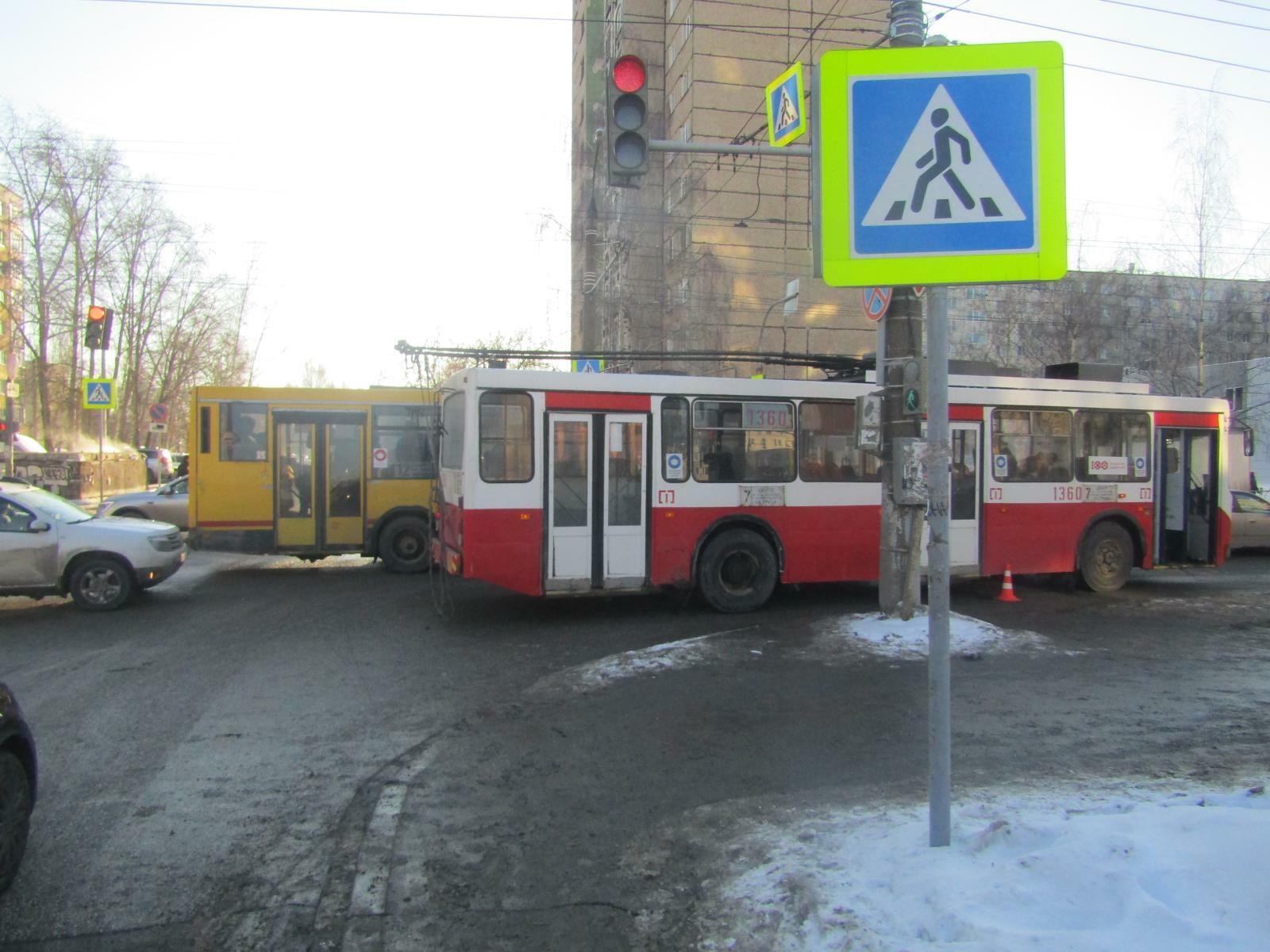 Водитель троллейбуса сбил насмерть пенсионерку в Ижевске