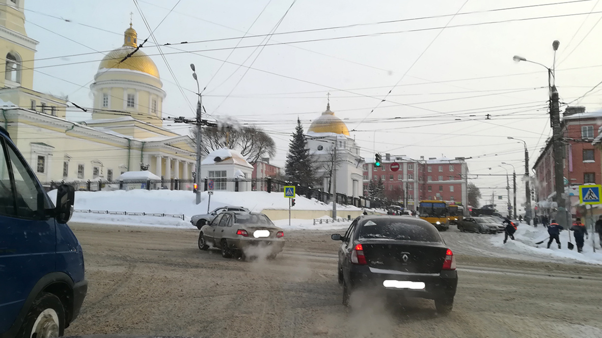 Ижевск после ночного снегопада: что увидели водители