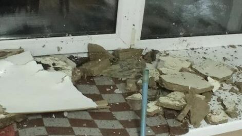 В Глазове в одном из учебных общежитий обвалилась часть потолка