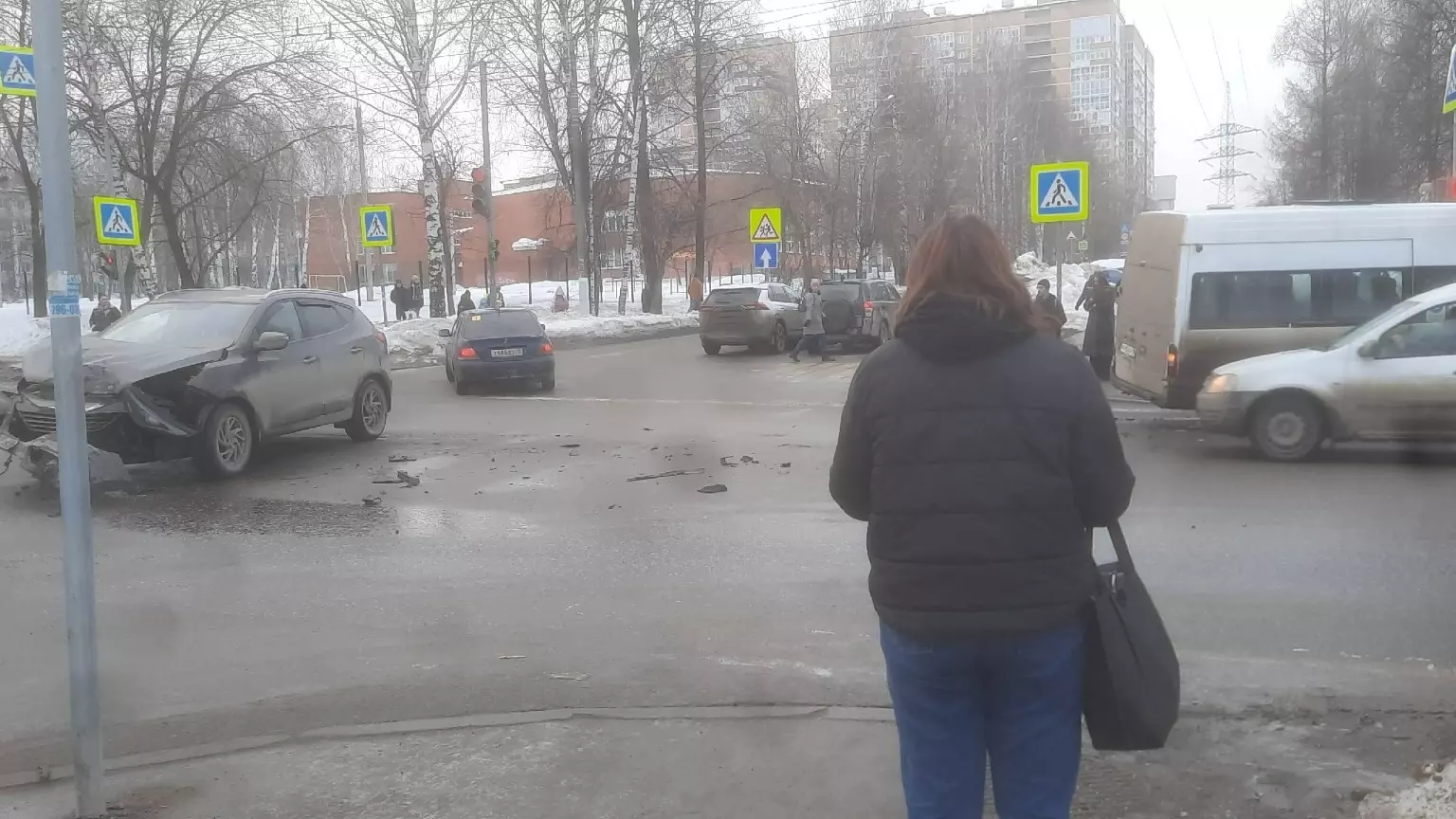 Очевидцы: ДТП с микроавтобусом произошло улице Майская в Ижевске