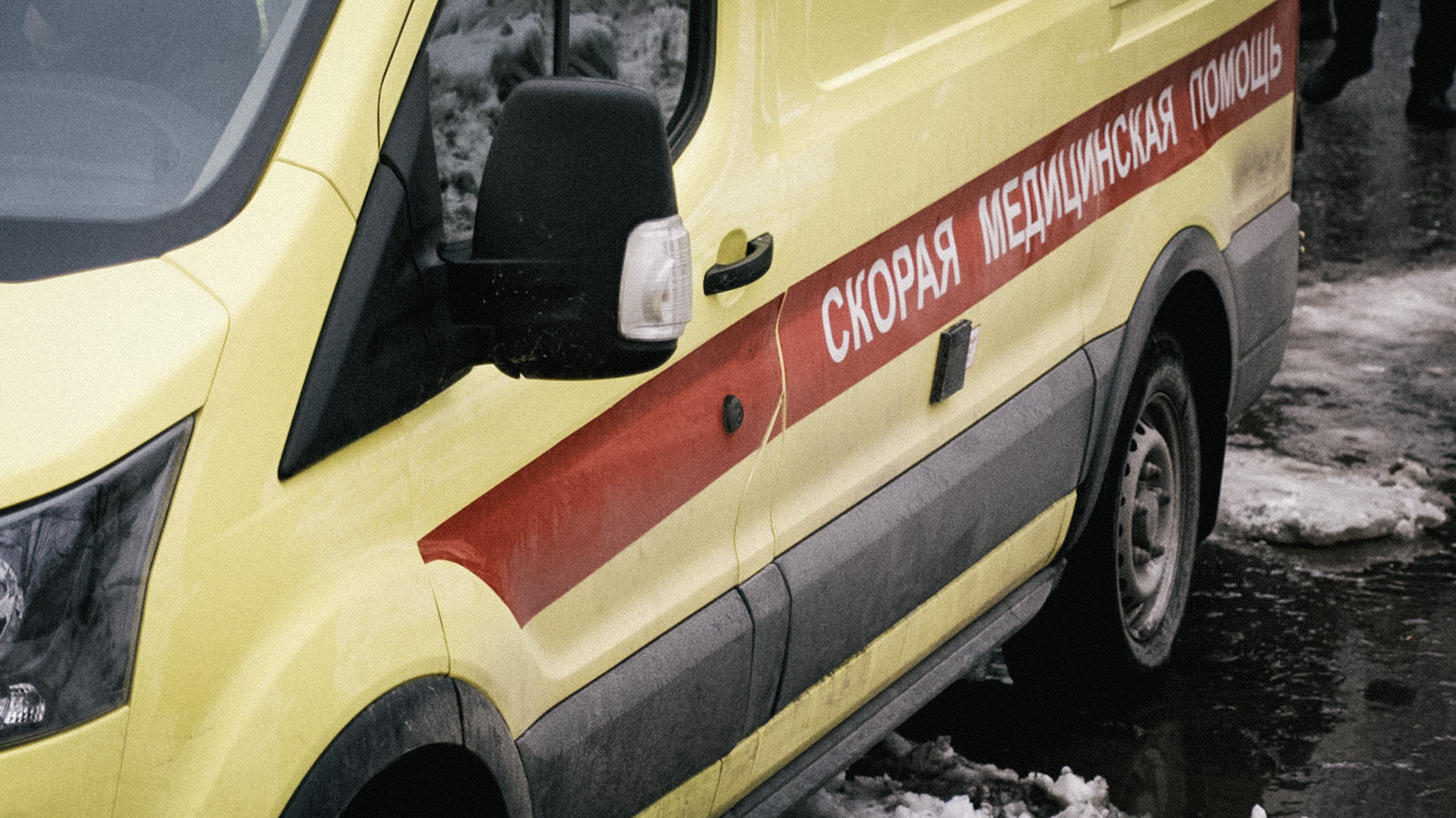 Машины скорой помощи застревают на выезде с улицы Маслюкова в Ижевске