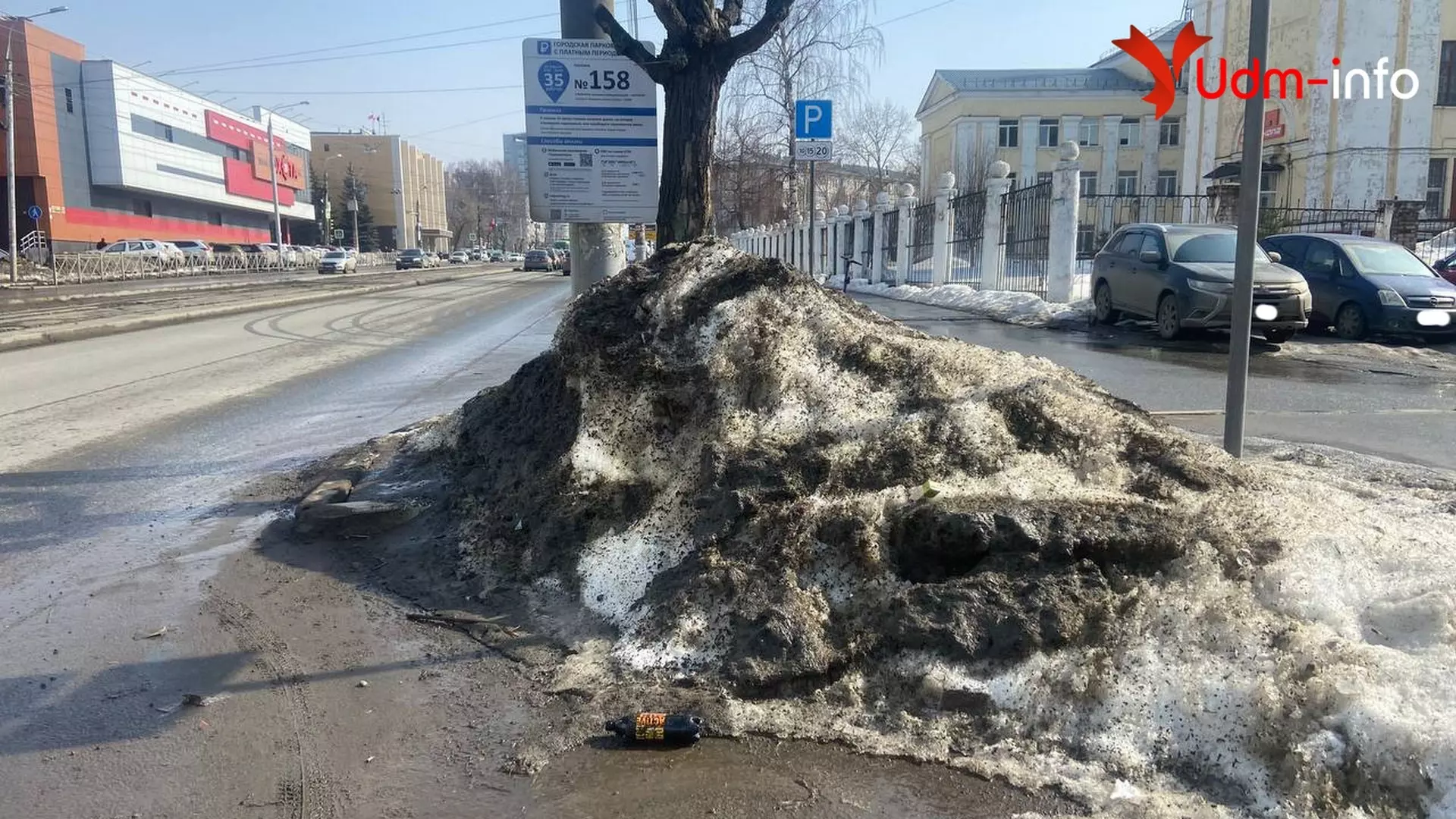 Грязь, лужи и мусор: как выглядят платные парковки Ижевска после зимы