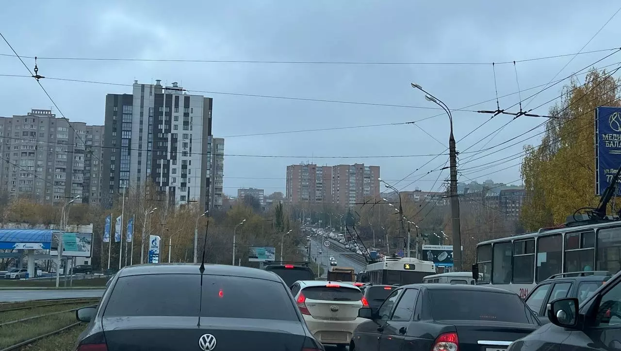 На улице Кирова в Ижевске образовалась огромная пробка