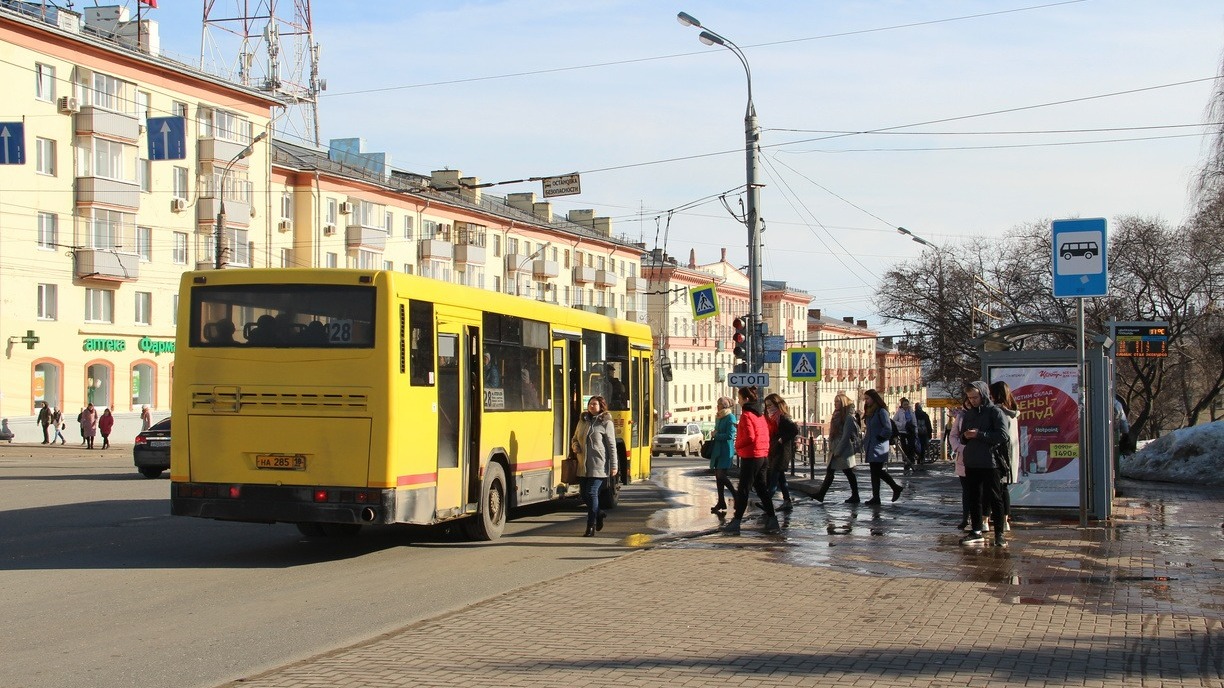 «Народу битком, ходят редко»: жители Ижевска жалуются на работу автобусов
