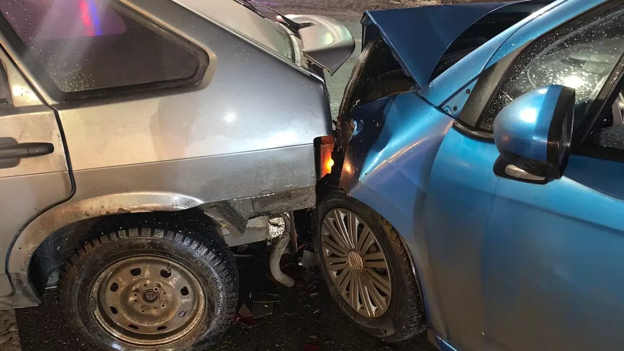 Авария с участием трех машин произошла в Ижевске