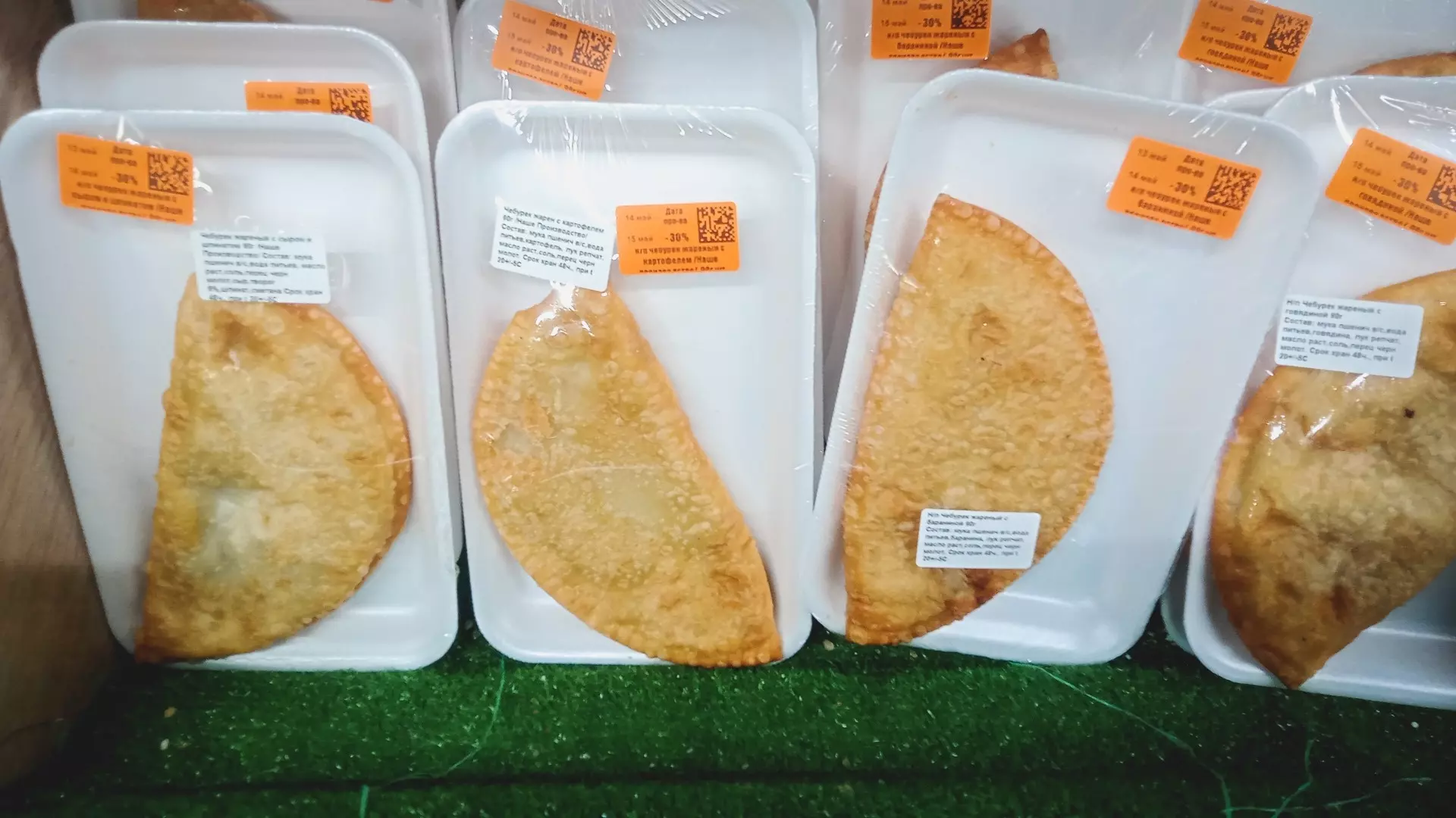 В Удмуртии предприниматель вылепила центнер чебуреков из 5 килограммов мяса