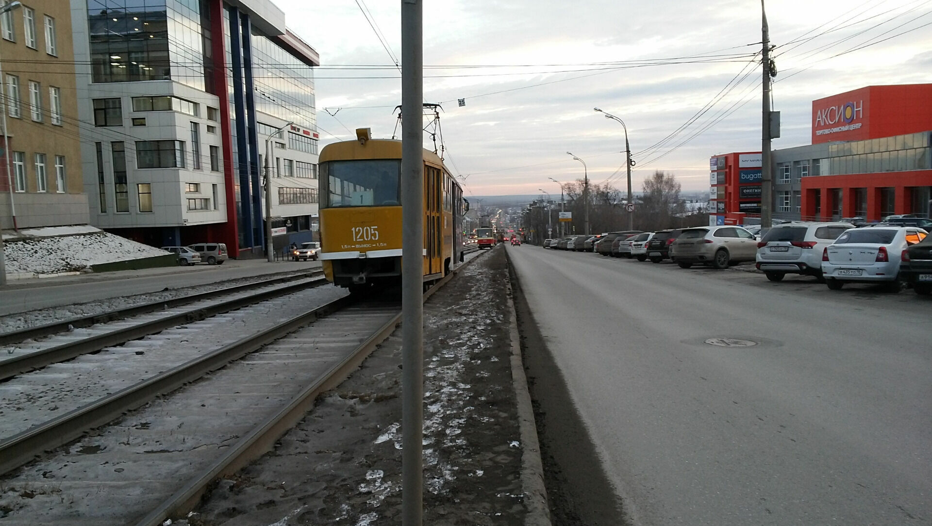 В Ижевске встали идущие в городок Металлургов трамваи