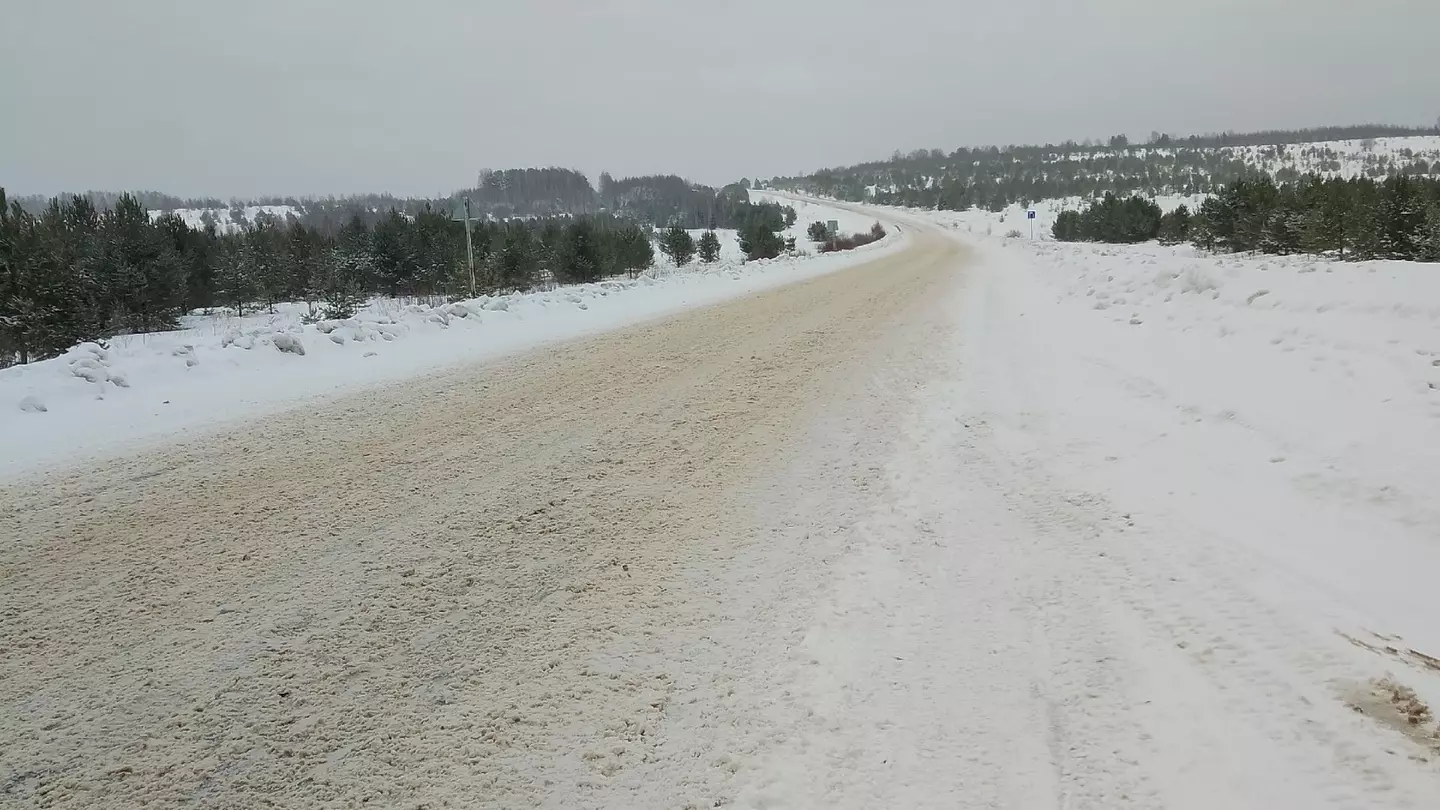 Жители Игринского района просят очистить трассы от снега