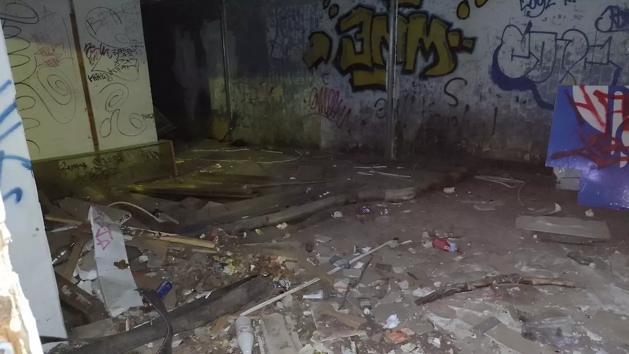 Битые стекла, мусор и крысы: во что превращается одна из «подземок» в Ижевске