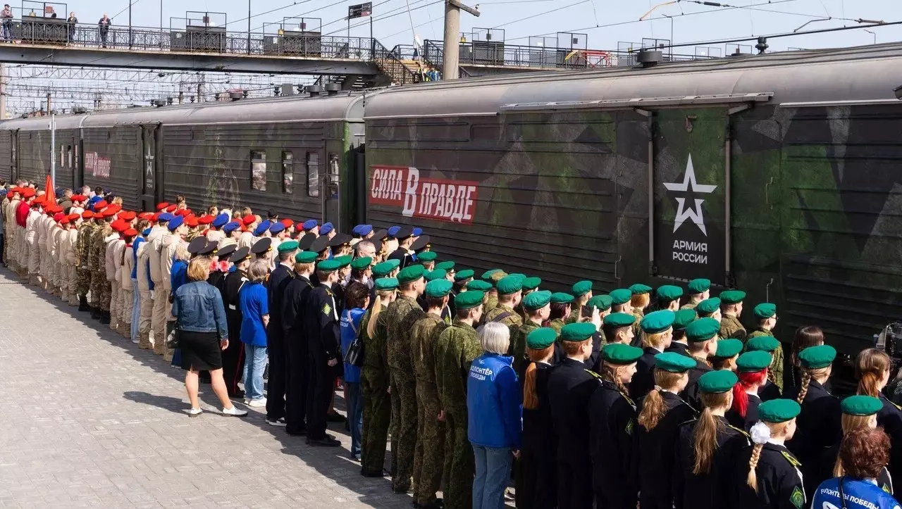 Более 10 тысяч жителей Ижевска посетили поезд минобороны России «Сила в правде»