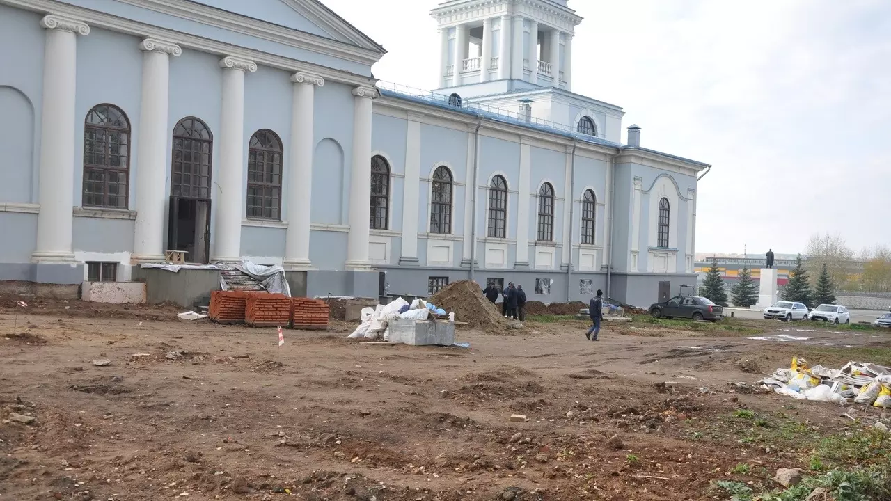 Территорию Благовещенского собора начали благоустраивать в Воткинске