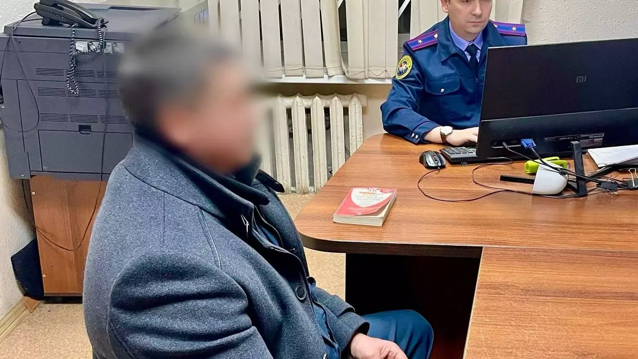 Начальника подразделения задержали за взятку в Ижевске