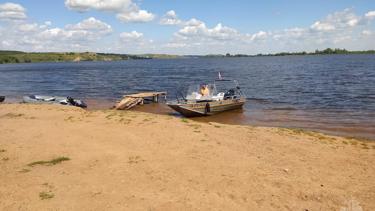 Четверых человек с перевернувшейся лодки спасли в Удмуртии на реке Кама
