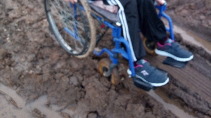 «Выйдешь - утонешь»: в Удмуртии инвалиды не могут выбраться на улицу