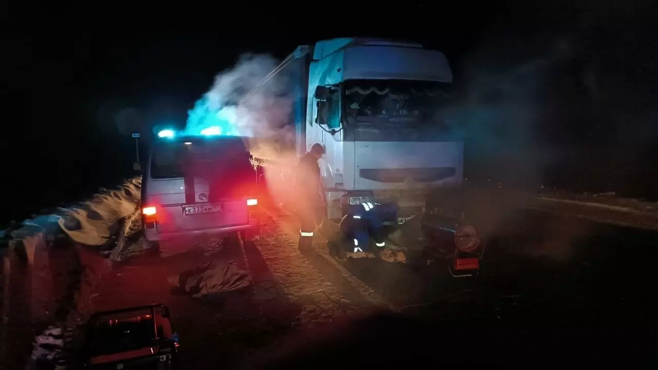 В Удмуртии спасли водителя заглохшей во время морозов фуры