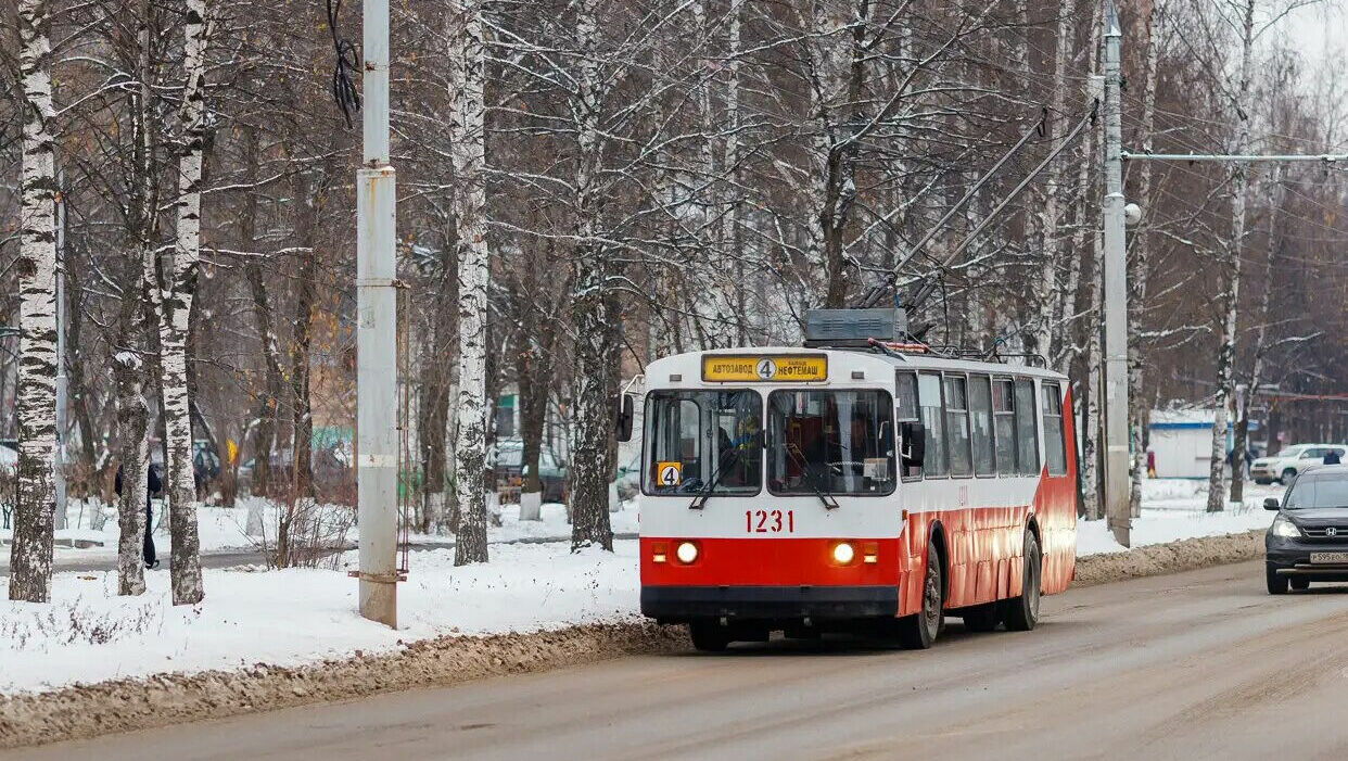 Троллейбусы встали на улице Майской в Ижевске