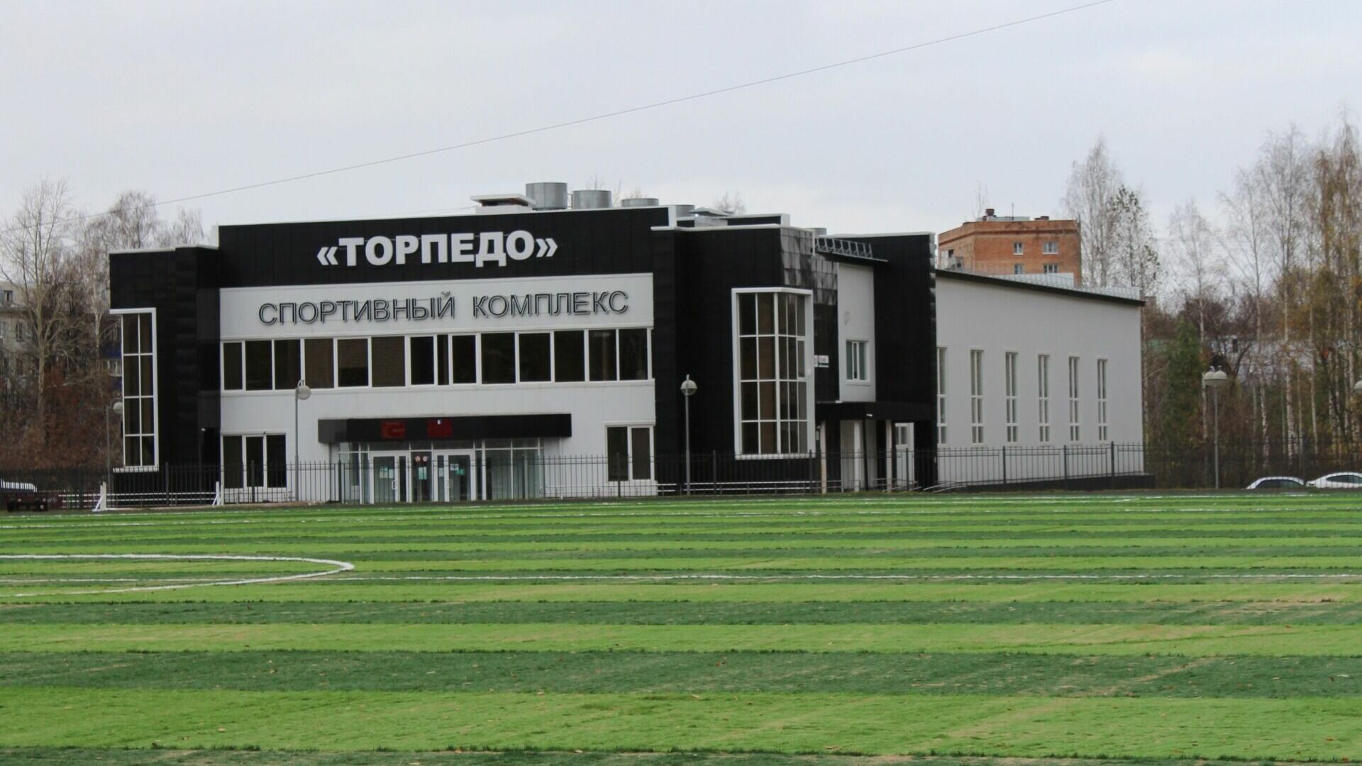 Укладку нового футбольного поля завершают на стадионе «Торпедо» в Ижевске