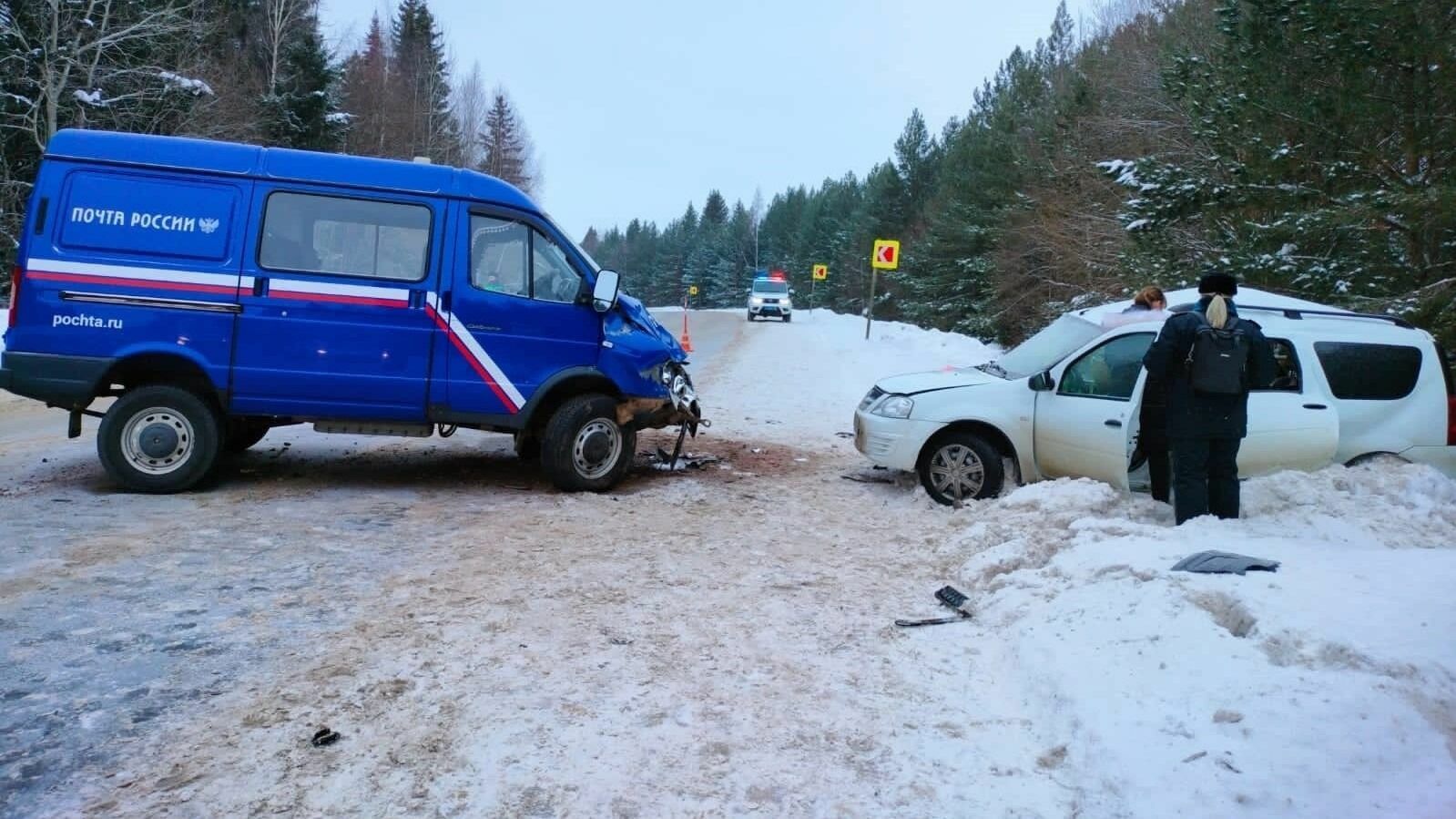 Микроавтобус «Почты России» попал в автокатастрофу. Один человек погиб, двое ранены