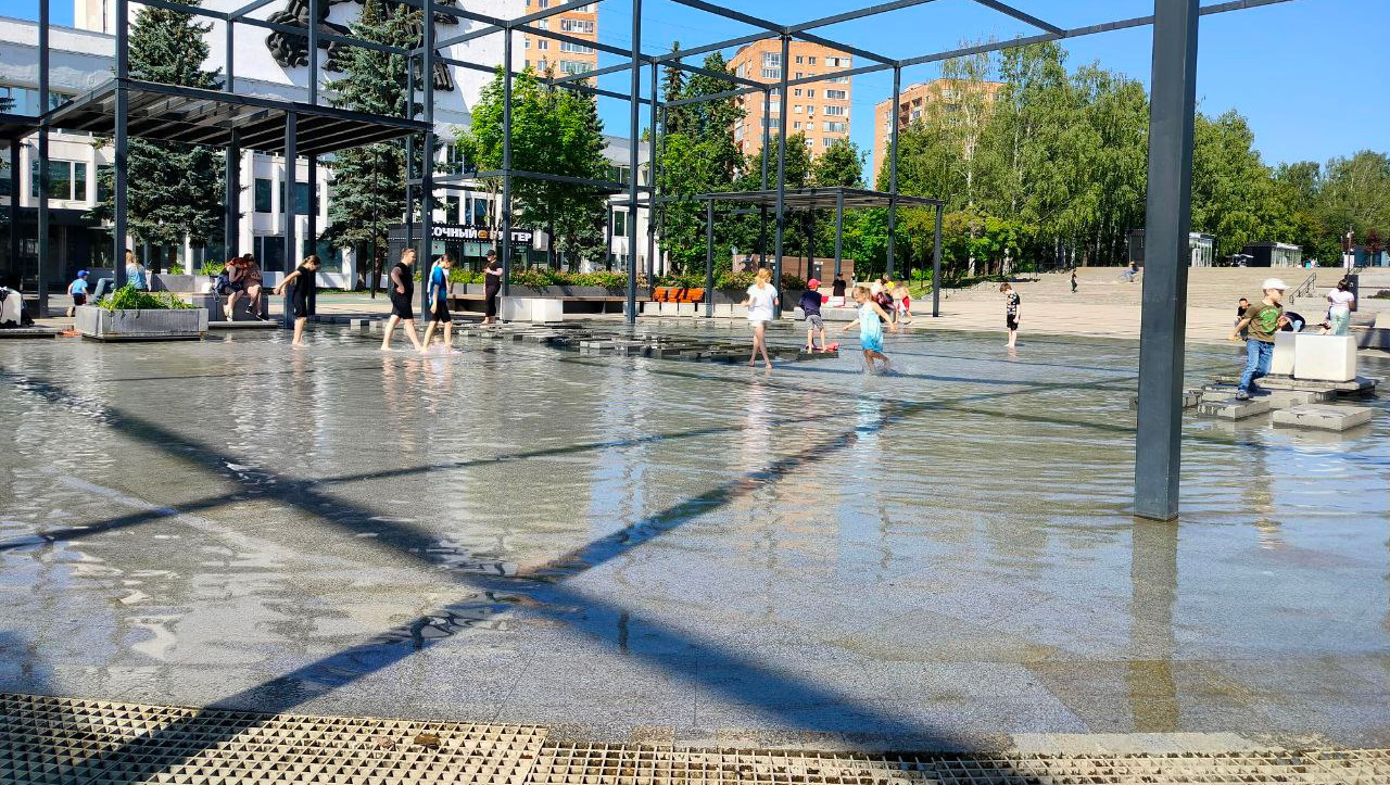 На Центральной площади в Ижевске отключили круглый фонтан под перголой