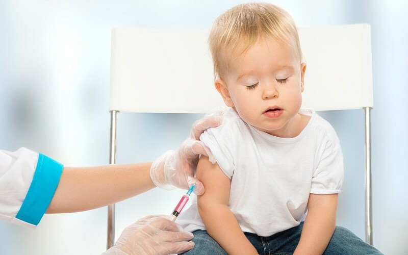 Прививка от клещевого энцефалита детям: какие вакцины существуют и когда прививаться?