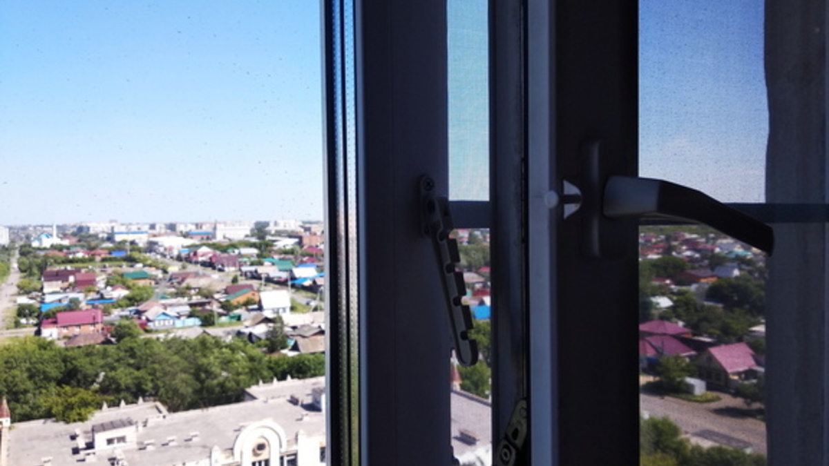 6-летняя девочка выпала из окна 7-го этажа в Ижевске